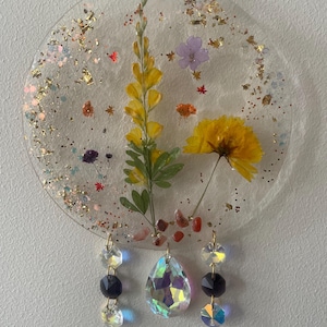 Floral Resin Suncatcher with Carnelian & Crystal Prisms – Botanical Window Hanging, Nature-Inspired Home Decor